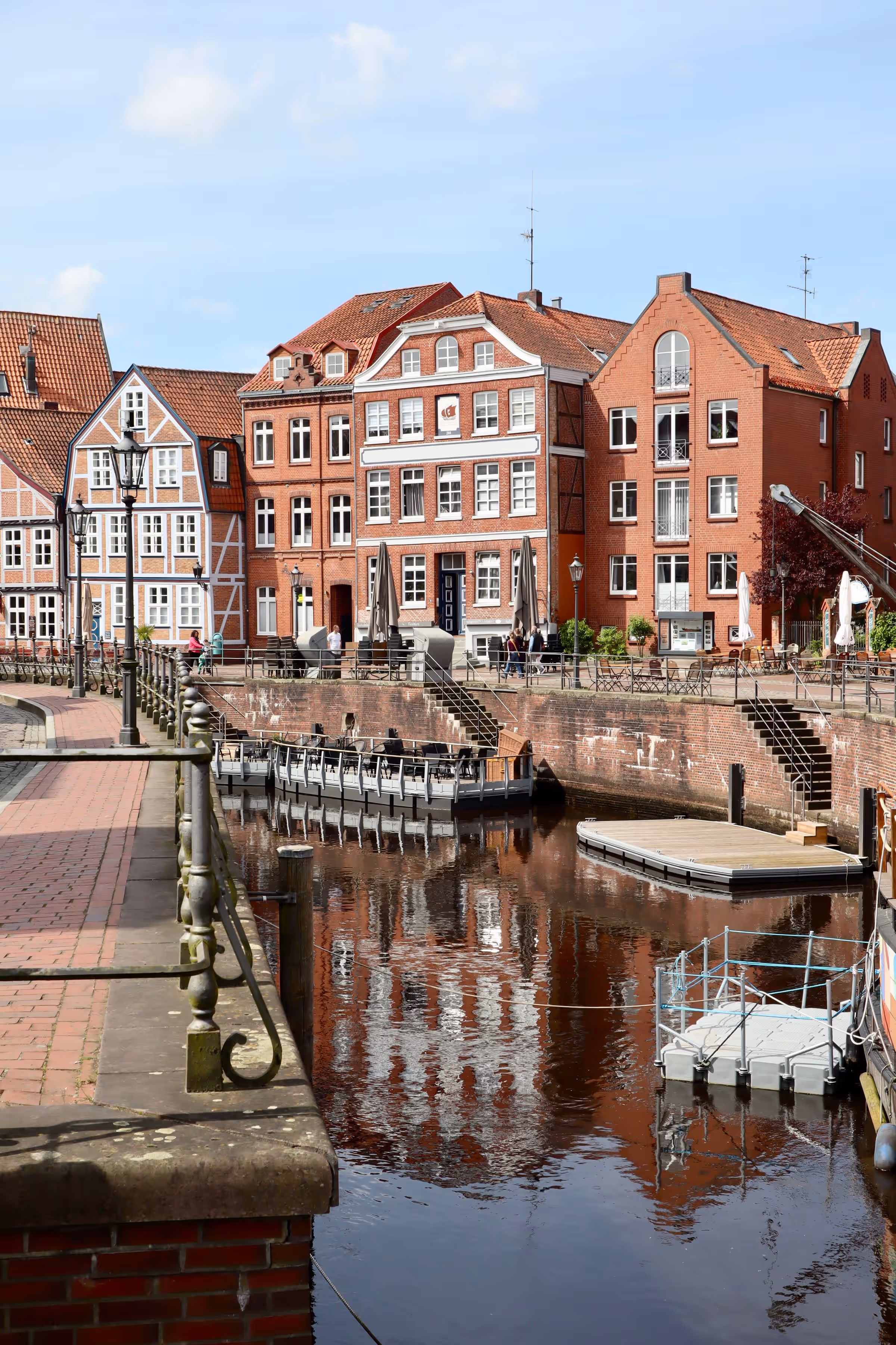 Historische Giebelhäuser am Hansehafen in Stade